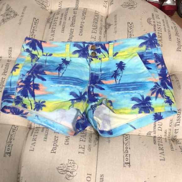 American Eagle Outfitters Pants - American Eagle blue tropical shorts size 4